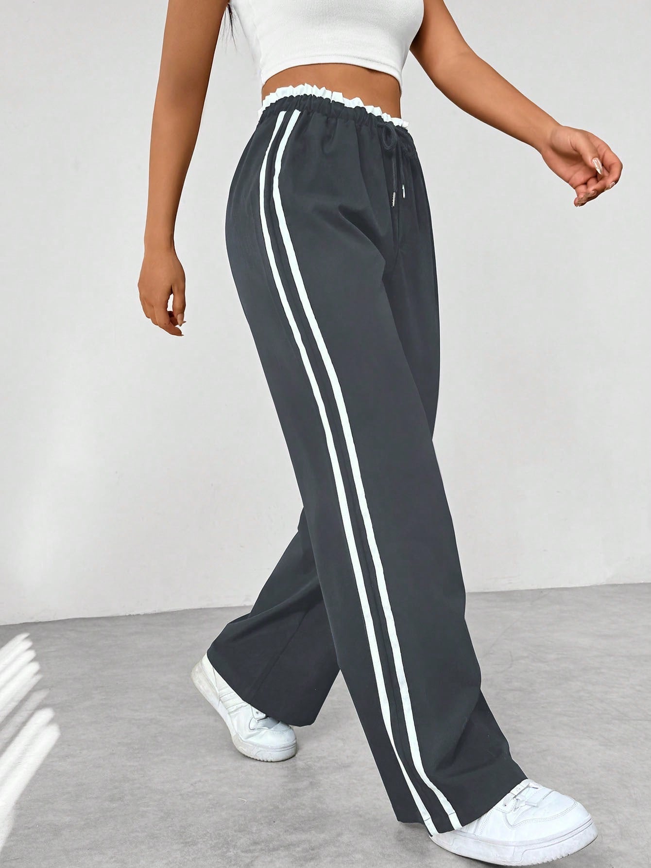 Yara – Pantalon Large Tendance à Bandes Sportives