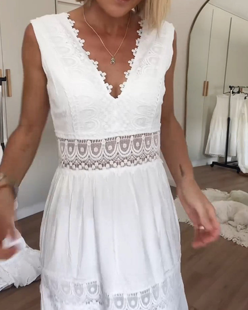 Kim | Abito in Pizzo con Scollatura a V (Disponibilità Limitata)