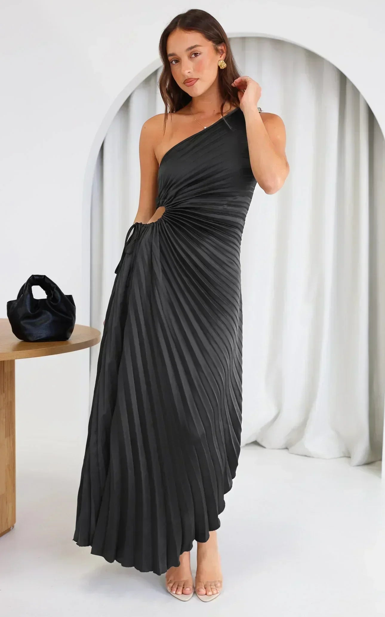 Billy Joan | Robe midi à épaules dénudées avec manchette transparente