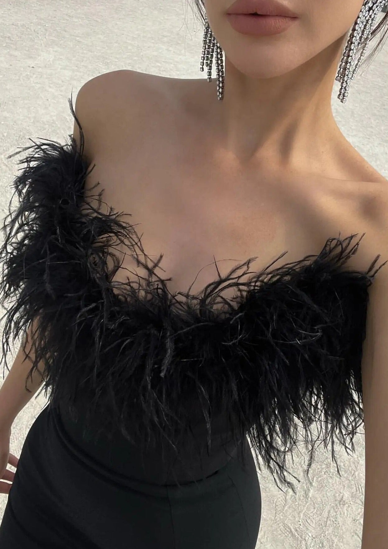 Anastasia | Élégante Robe à Plumes