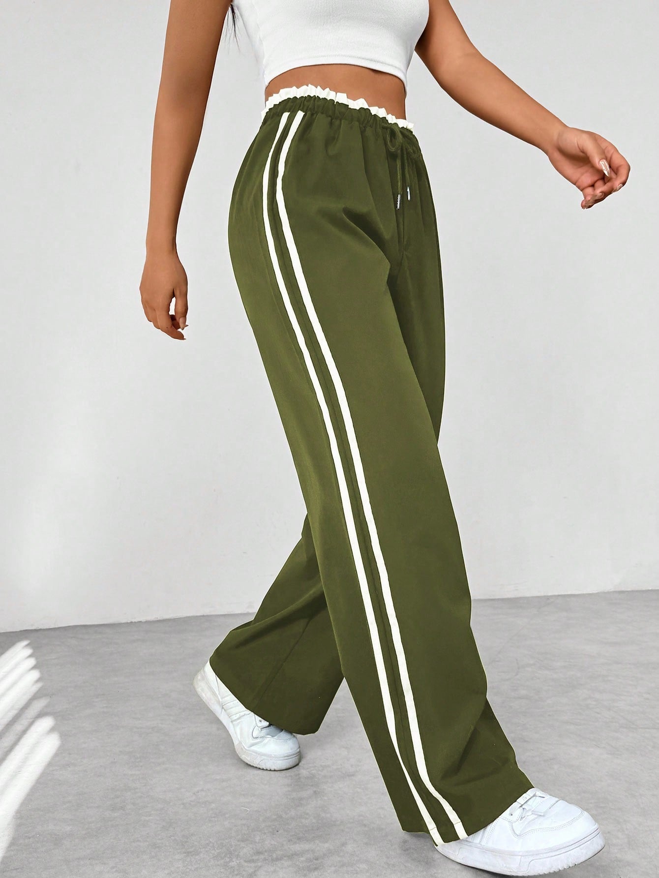 Yara – Pantalon Large Tendance à Bandes Sportives