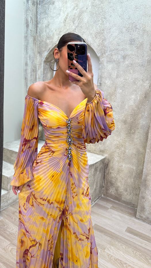 Carly | Robe élégante à col en V