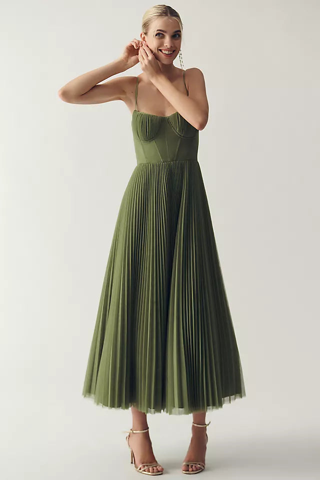 Claire™ – Robe en tulle plissé avec drapé asymétrique