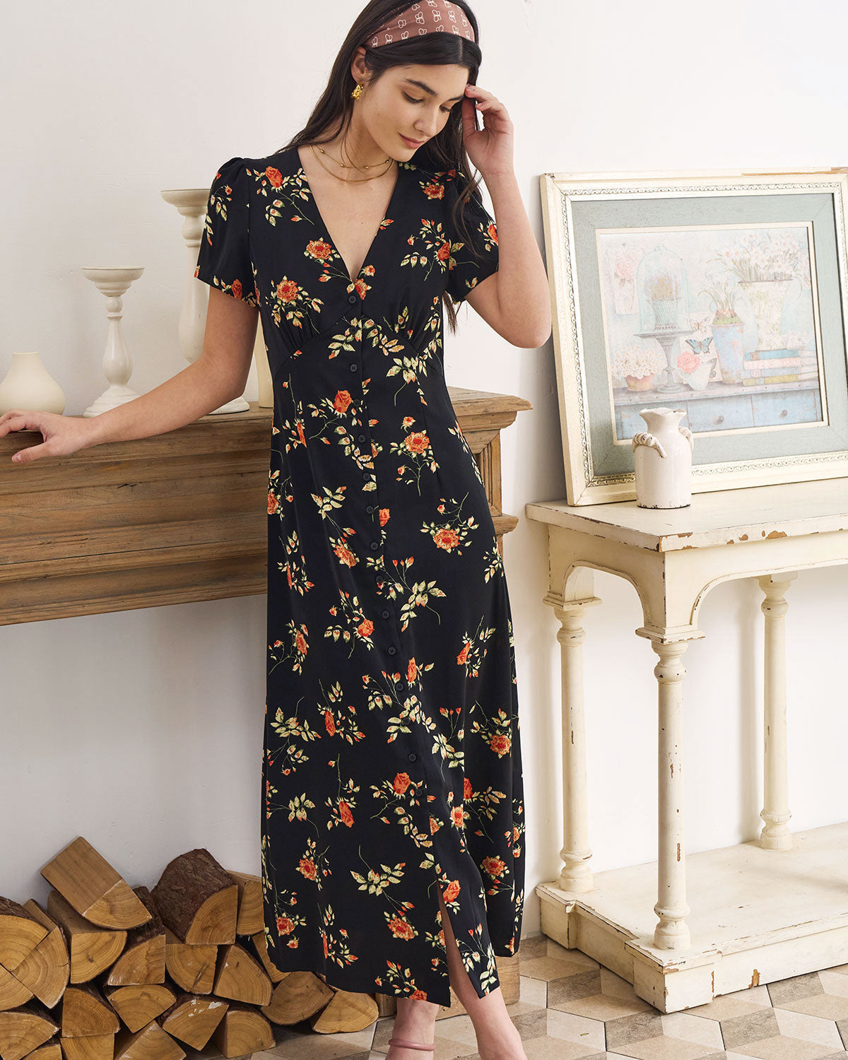 Astrid | Robe mi-longue noire à fleurs