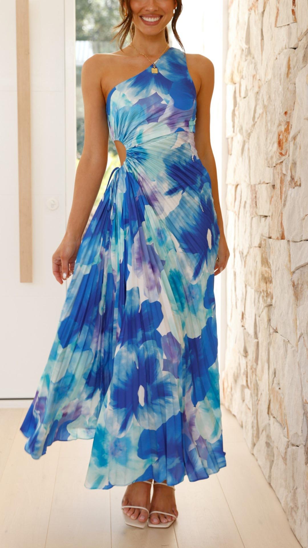 Madison | Robe longue plissée à fleurs avec une seule épaule