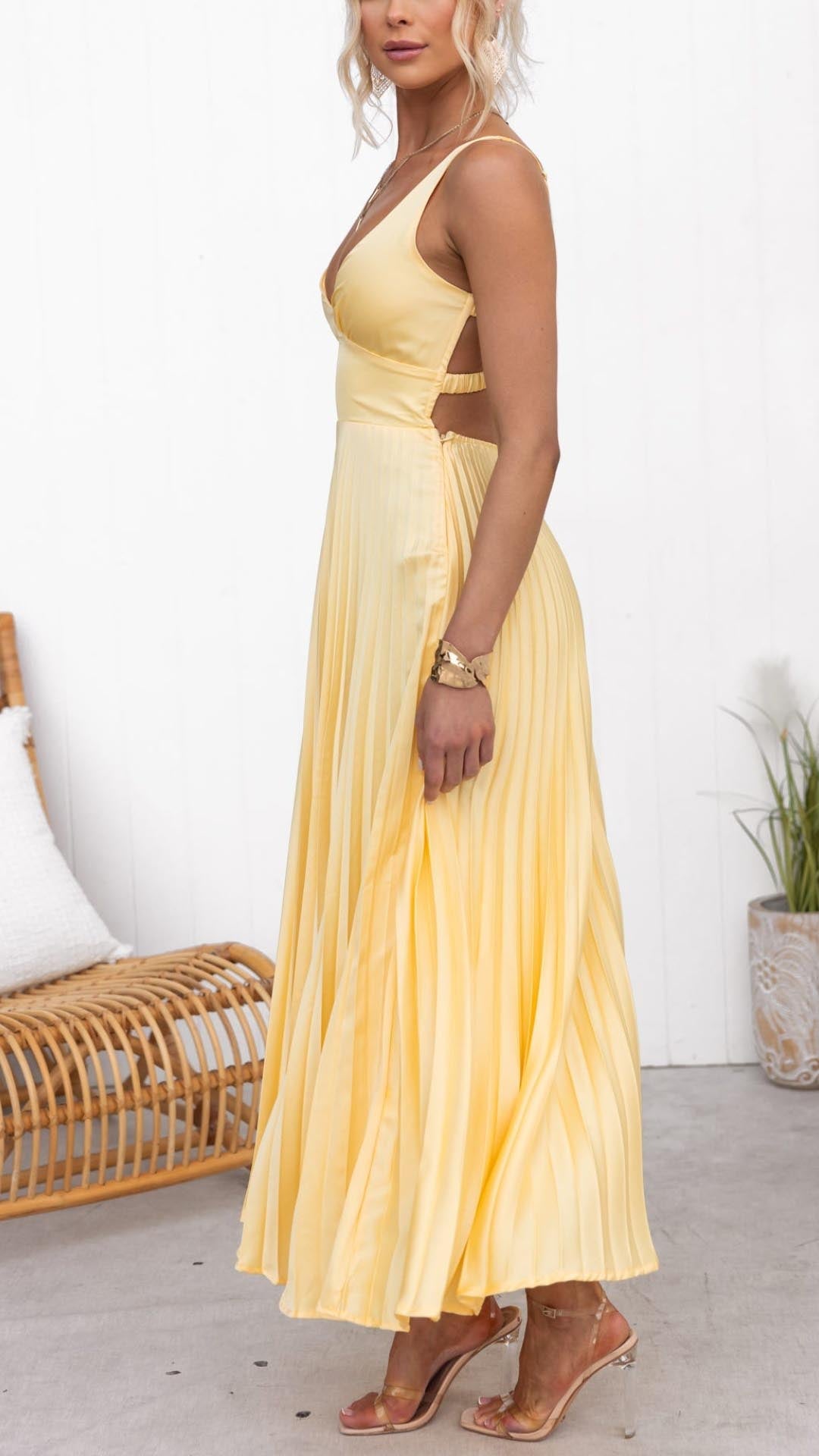 Aby | Longue robe à décolleté en V en jaune
