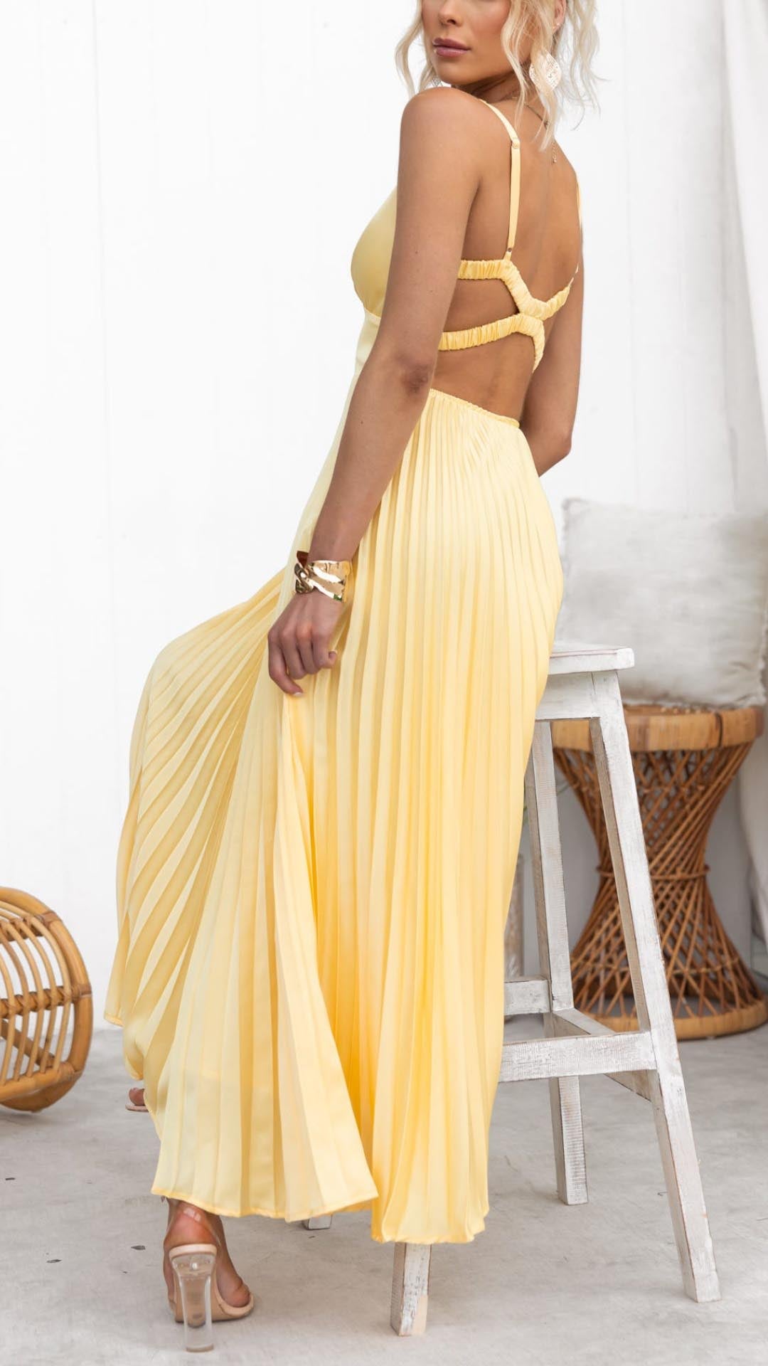 Aby | Longue robe à décolleté en V en jaune