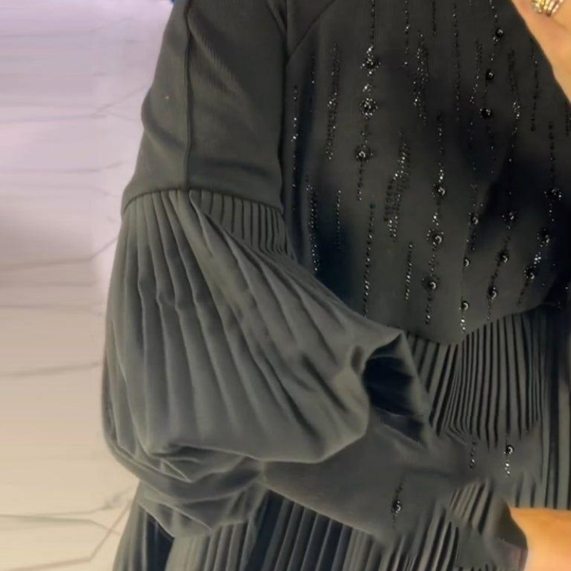 Marlene | Robe grande taille avec col montant et manches bouffantes